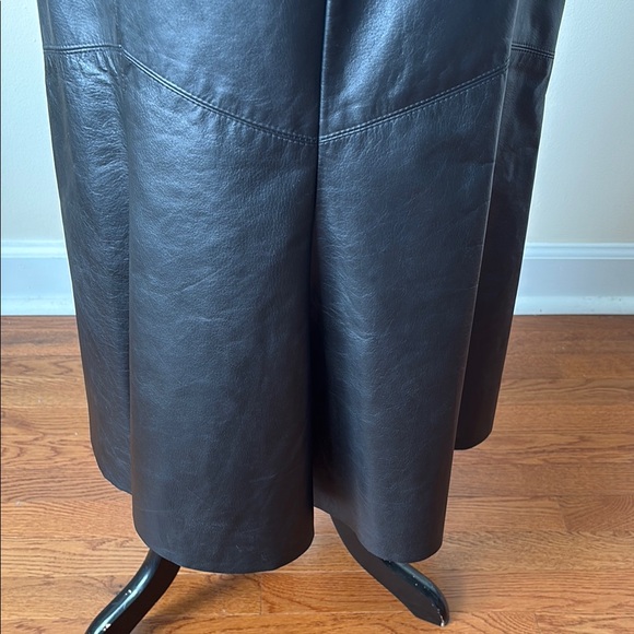 Vintage Elegant Black Leather Skirt - Picture 8 of 15